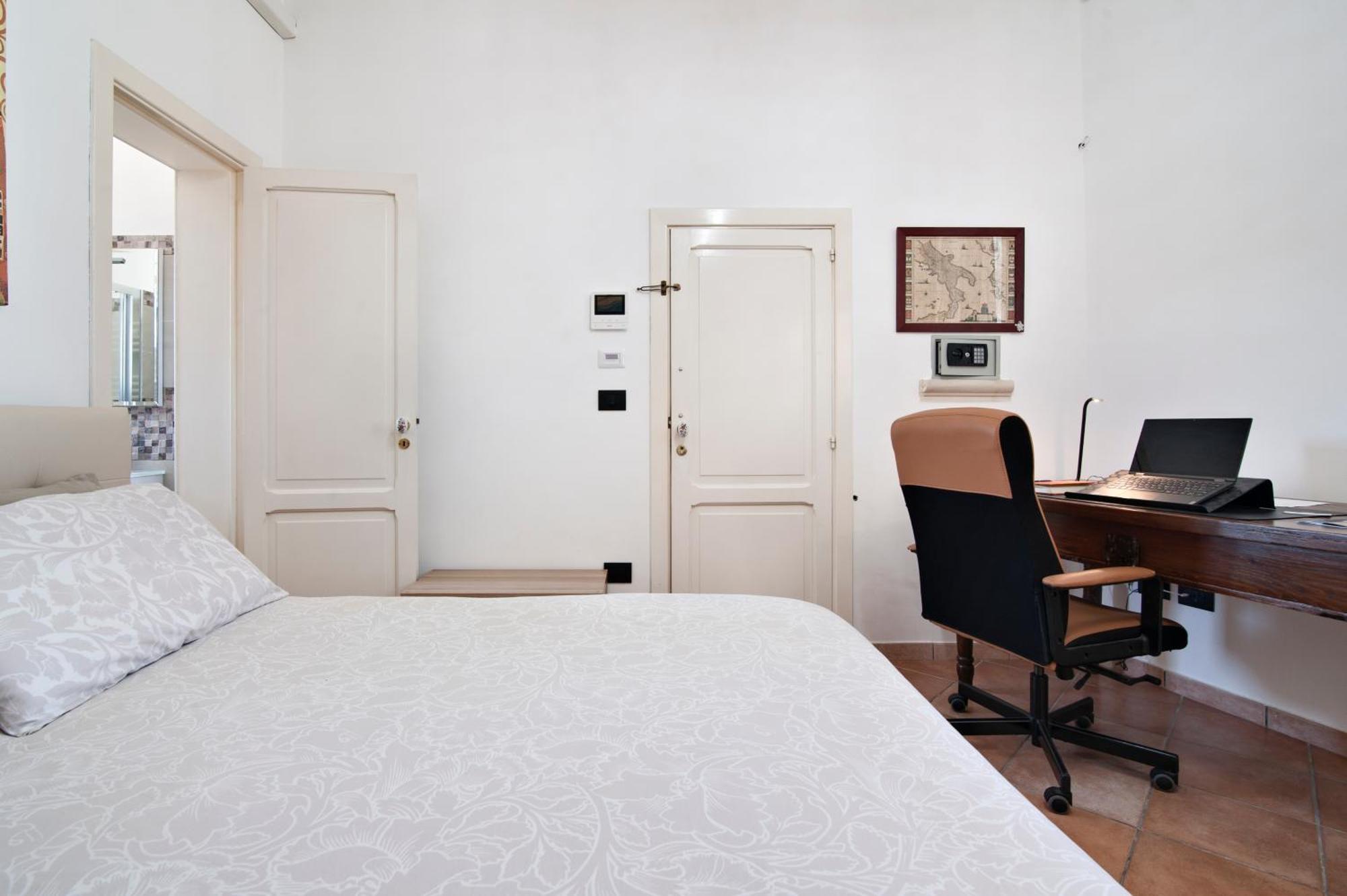The Golden Hour, Luxury Apartment With A Panoramic View เลชเช ภายนอก รูปภาพ