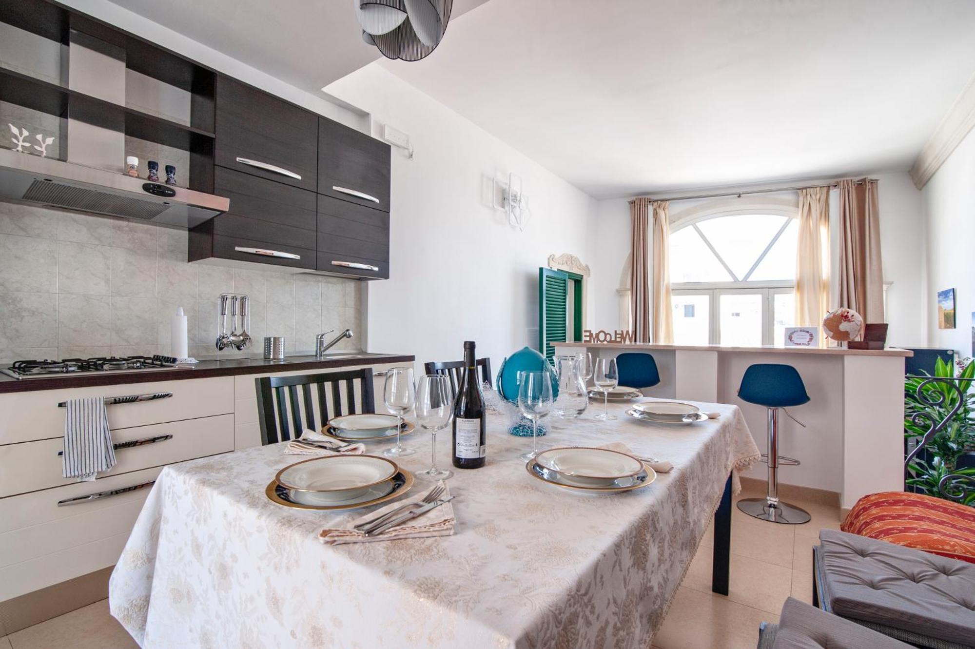 The Golden Hour, Luxury Apartment With A Panoramic View เลชเช ภายนอก รูปภาพ