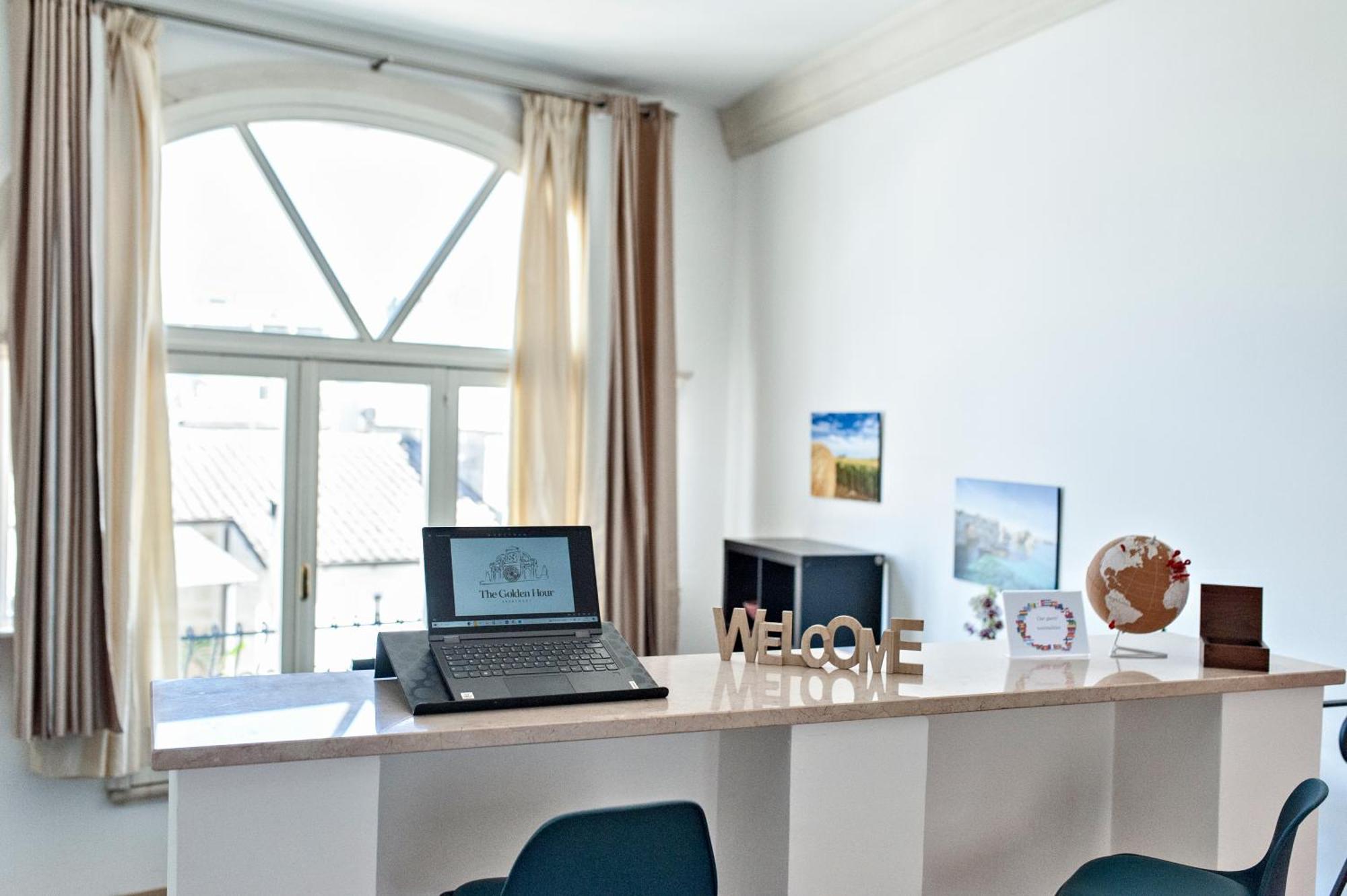 The Golden Hour, Luxury Apartment With A Panoramic View เลชเช ภายนอก รูปภาพ